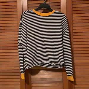 ⭐️ DIVIDED Striped long sleeve cropped t shirt ⭐️